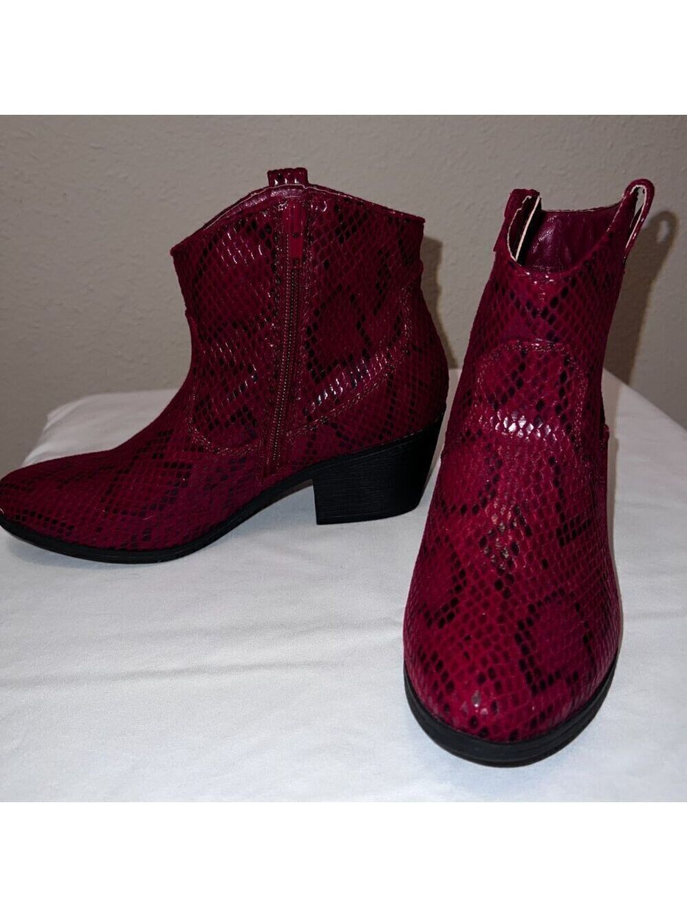 True Craft Red Snakeskin Ankle Boots Size 6 Medium - Picture 9 of 9
